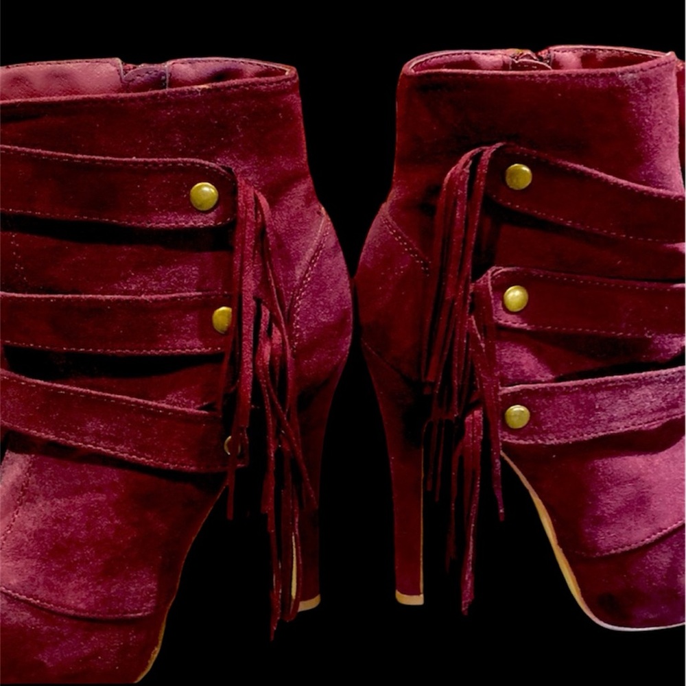 Suede Ankle Boots S7, Burgundy with fringe and metal details. Never worn!